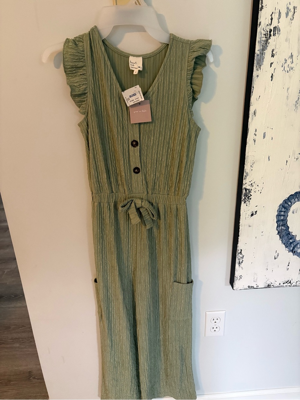 NWT Heart and Arrow Jumper. Pockets. Olive/sage type color. Girls size 10. New